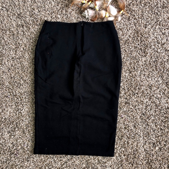 Black skirt - Picture 3 of 4